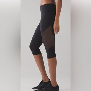 Lululemon Reveal Crop 15” Size 4 Black Yoga Athletic Leggings
